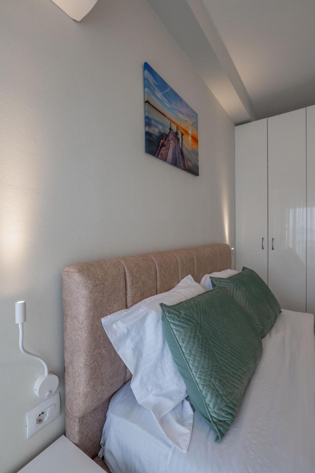 Esel Apartments Саранда Экстерьер фото